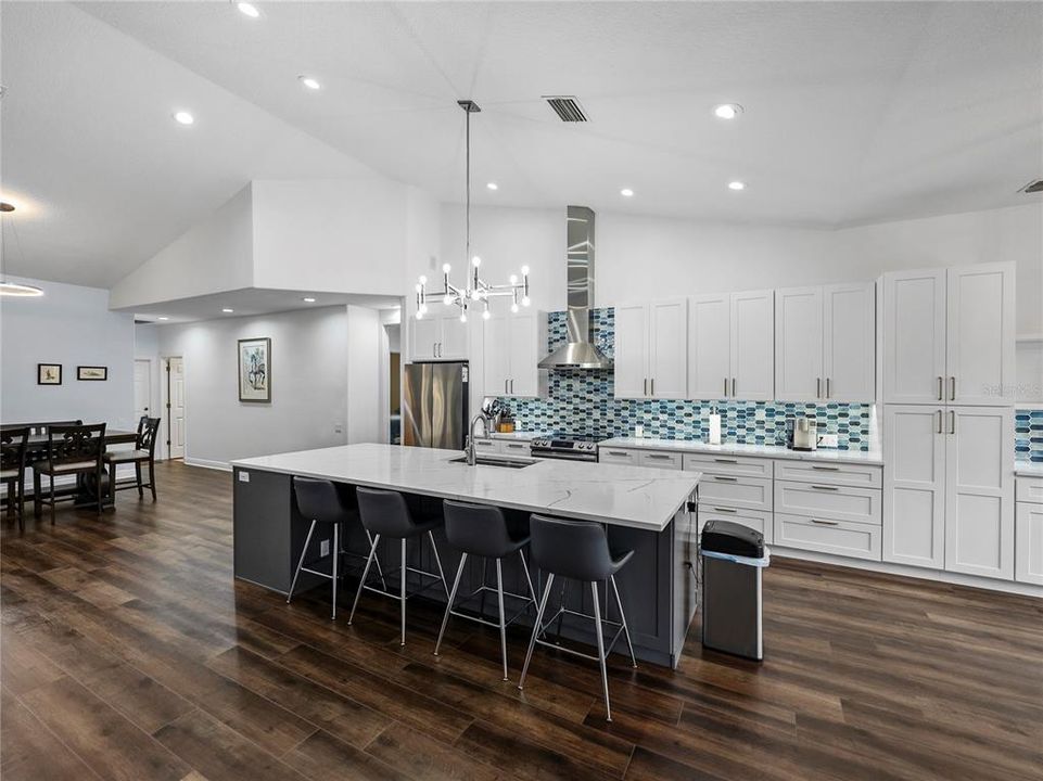 En Venta: $849,900 (3 camas, 3 baños, 2586 Pies cuadrados)