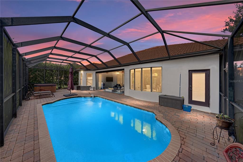 En Venta: $849,900 (3 camas, 3 baños, 2586 Pies cuadrados)