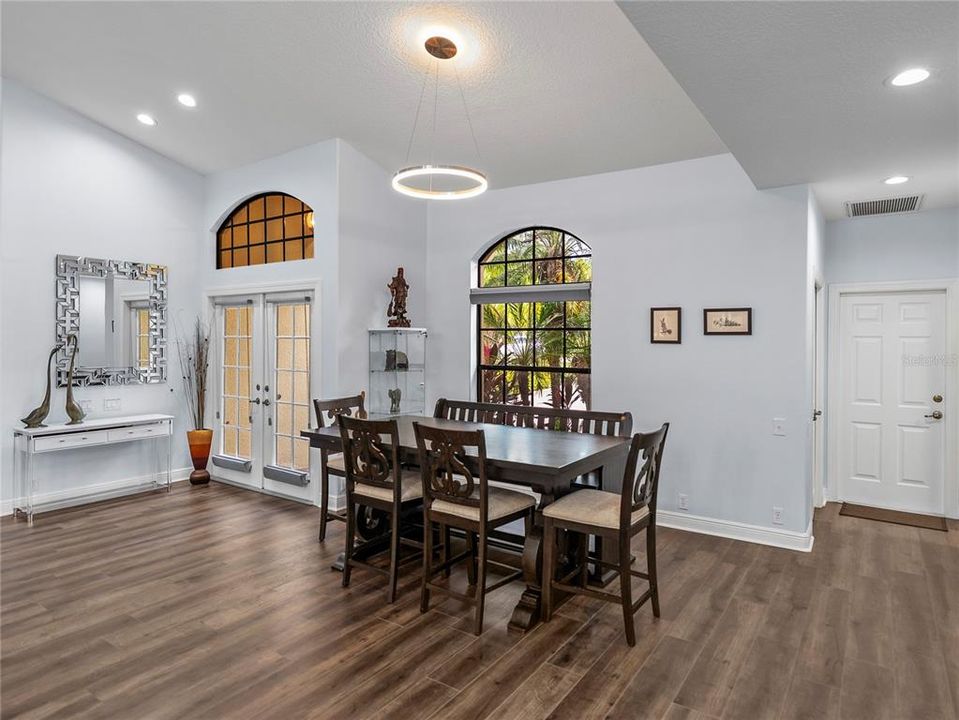 En Venta: $849,900 (3 camas, 3 baños, 2586 Pies cuadrados)