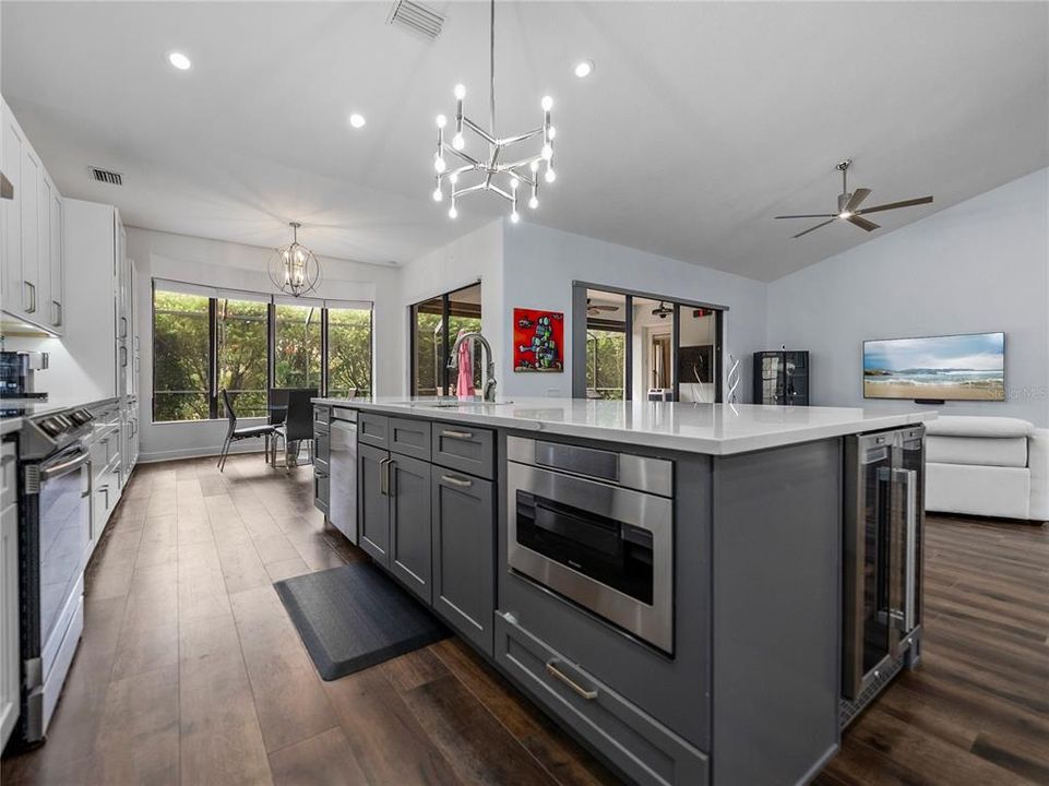 En Venta: $849,900 (3 camas, 3 baños, 2586 Pies cuadrados)