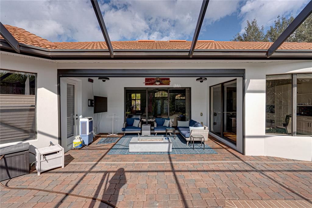 En Venta: $849,900 (3 camas, 3 baños, 2586 Pies cuadrados)