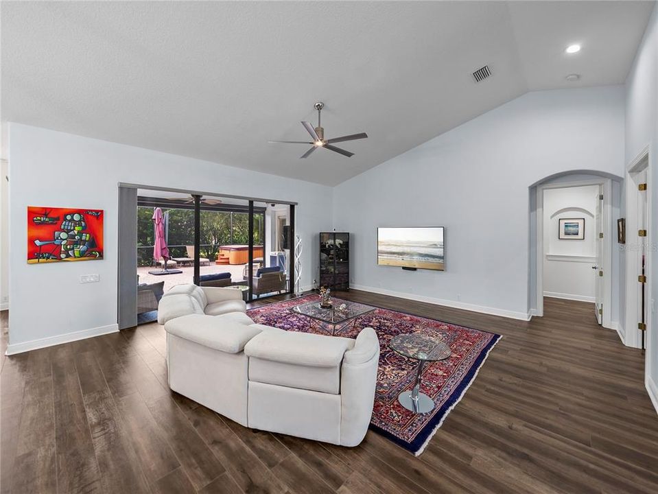 En Venta: $849,900 (3 camas, 3 baños, 2586 Pies cuadrados)