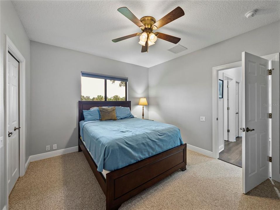 En Venta: $849,900 (3 camas, 3 baños, 2586 Pies cuadrados)