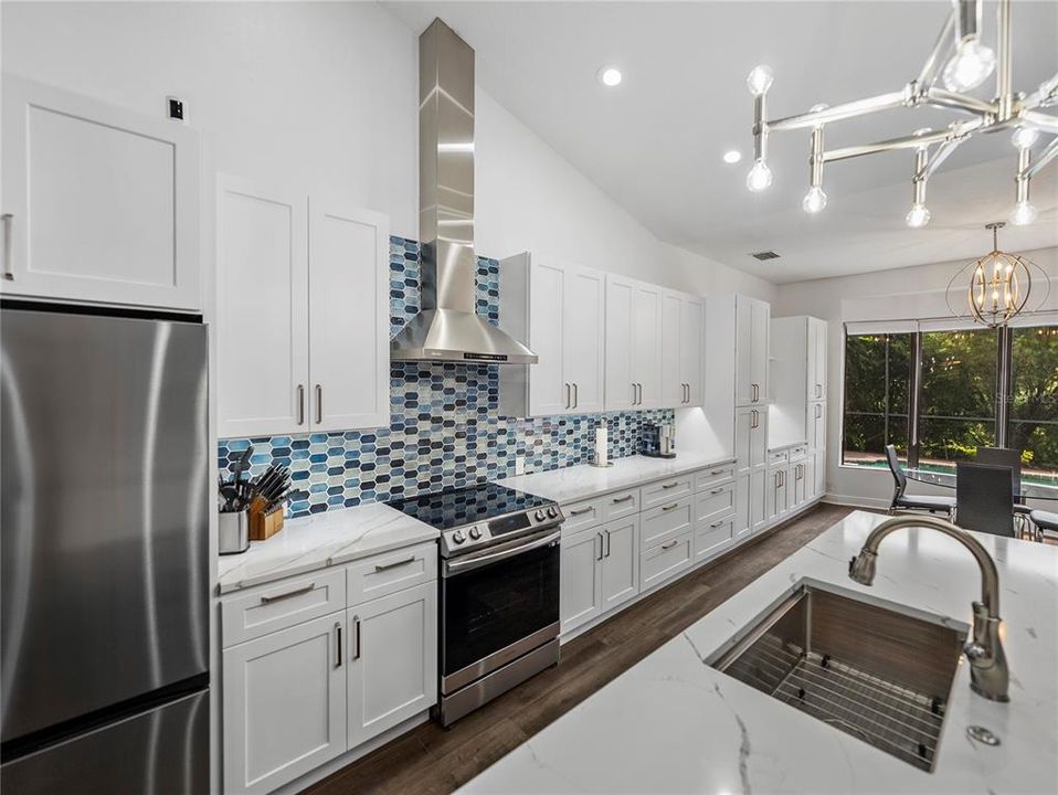 En Venta: $849,900 (3 camas, 3 baños, 2586 Pies cuadrados)