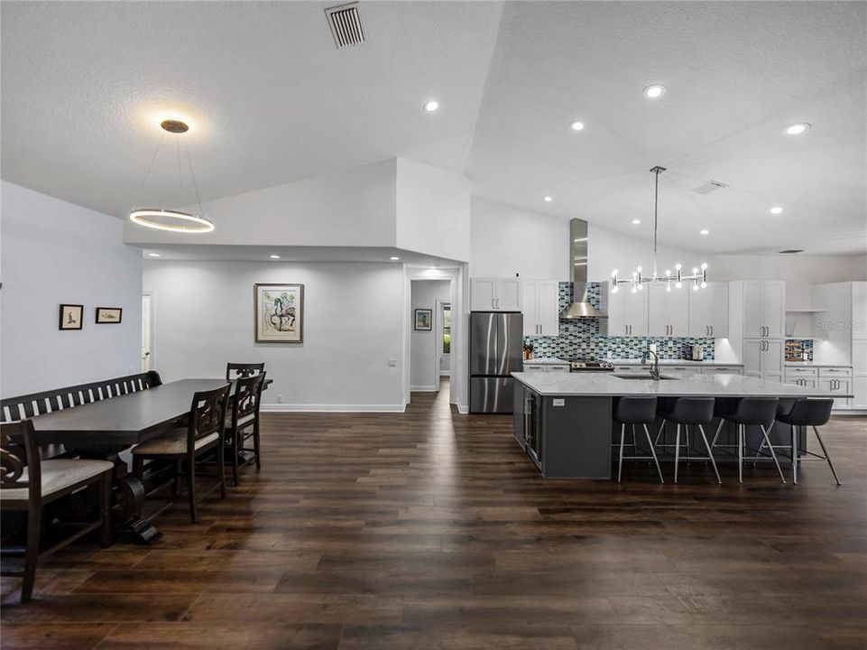 En Venta: $849,900 (3 camas, 3 baños, 2586 Pies cuadrados)