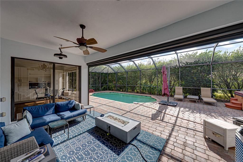 En Venta: $849,900 (3 camas, 3 baños, 2586 Pies cuadrados)