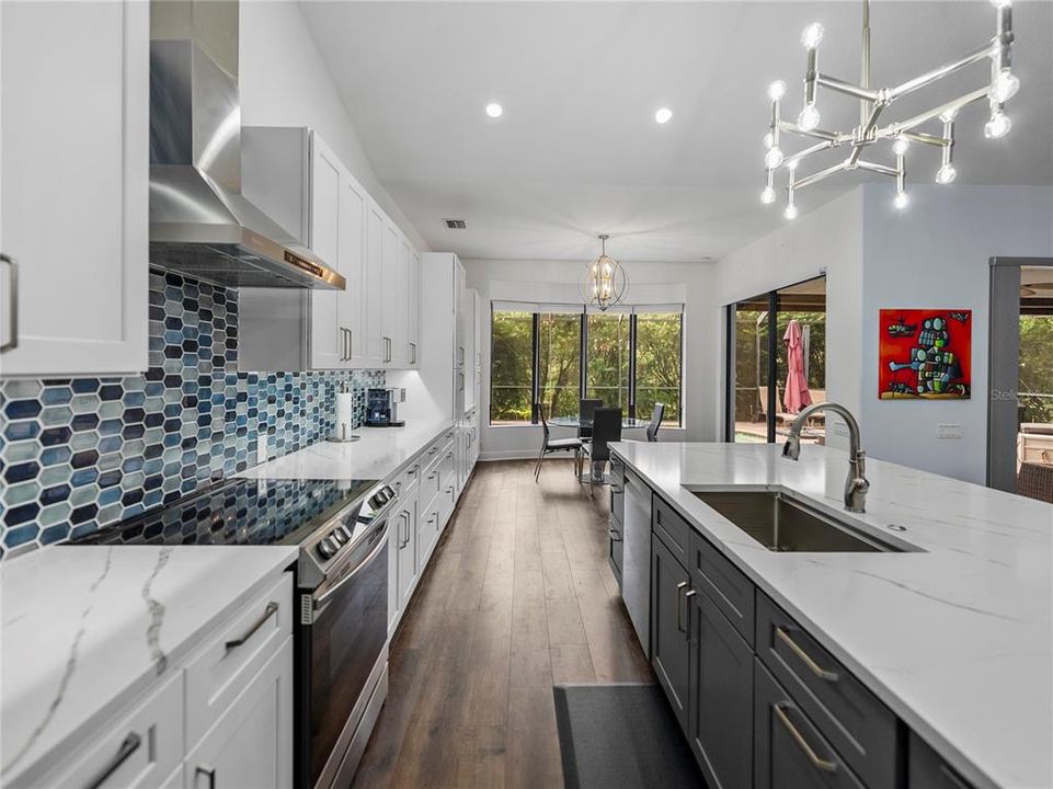 En Venta: $849,900 (3 camas, 3 baños, 2586 Pies cuadrados)