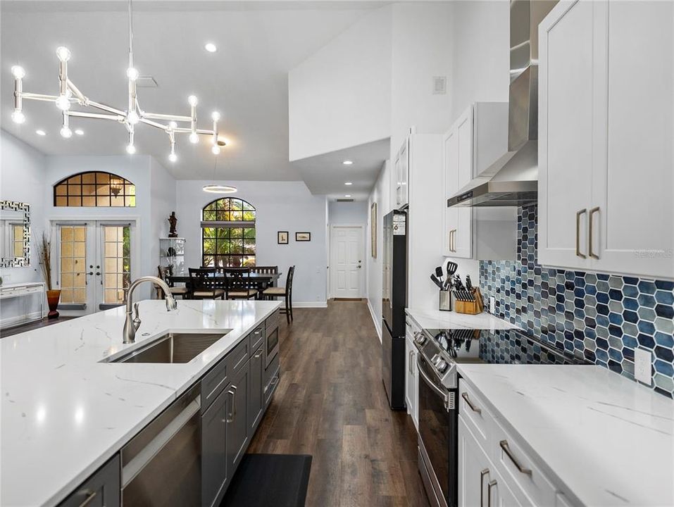 En Venta: $849,900 (3 camas, 3 baños, 2586 Pies cuadrados)