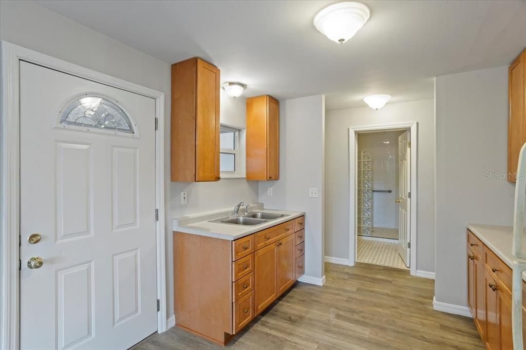 For Rent: $3,200 (5 beds, 3 baths, 3006 Square Feet)