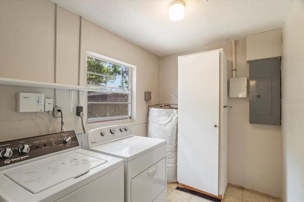 For Rent: $3,200 (5 beds, 3 baths, 3006 Square Feet)