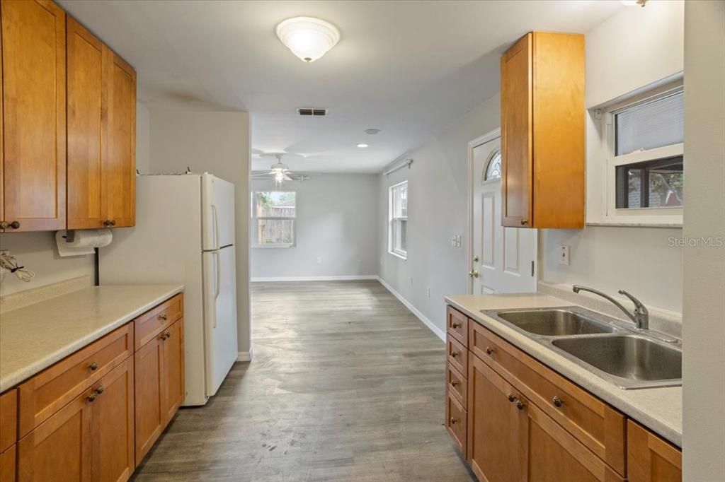 For Rent: $3,200 (5 beds, 3 baths, 3006 Square Feet)