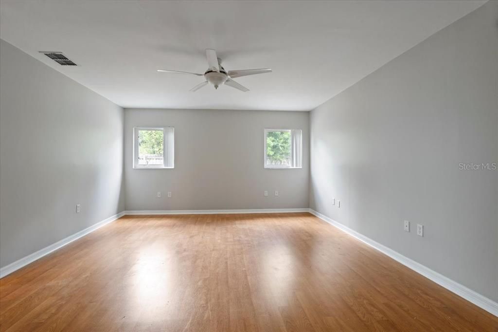 For Rent: $3,200 (5 beds, 3 baths, 3006 Square Feet)