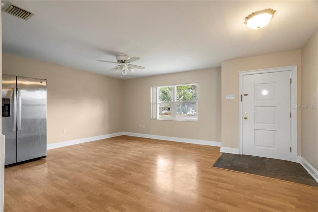 For Rent: $3,200 (5 beds, 3 baths, 3006 Square Feet)