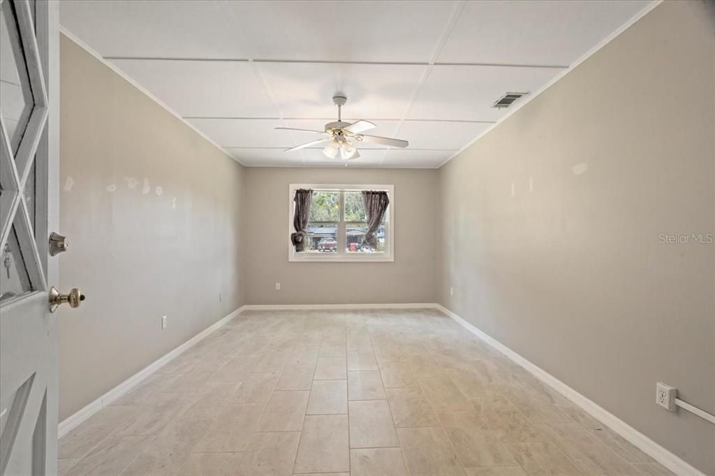 For Rent: $3,200 (5 beds, 3 baths, 3006 Square Feet)