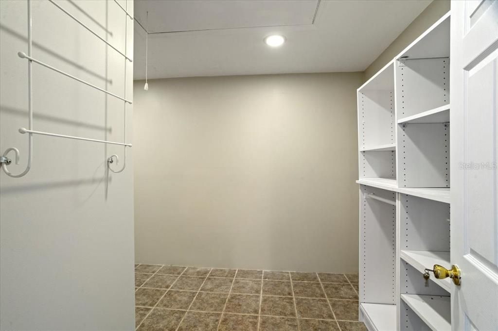 For Rent: $3,200 (5 beds, 3 baths, 3006 Square Feet)