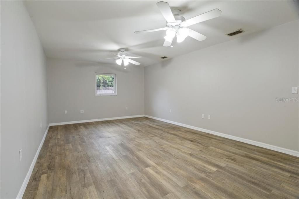 For Rent: $3,200 (5 beds, 3 baths, 3006 Square Feet)