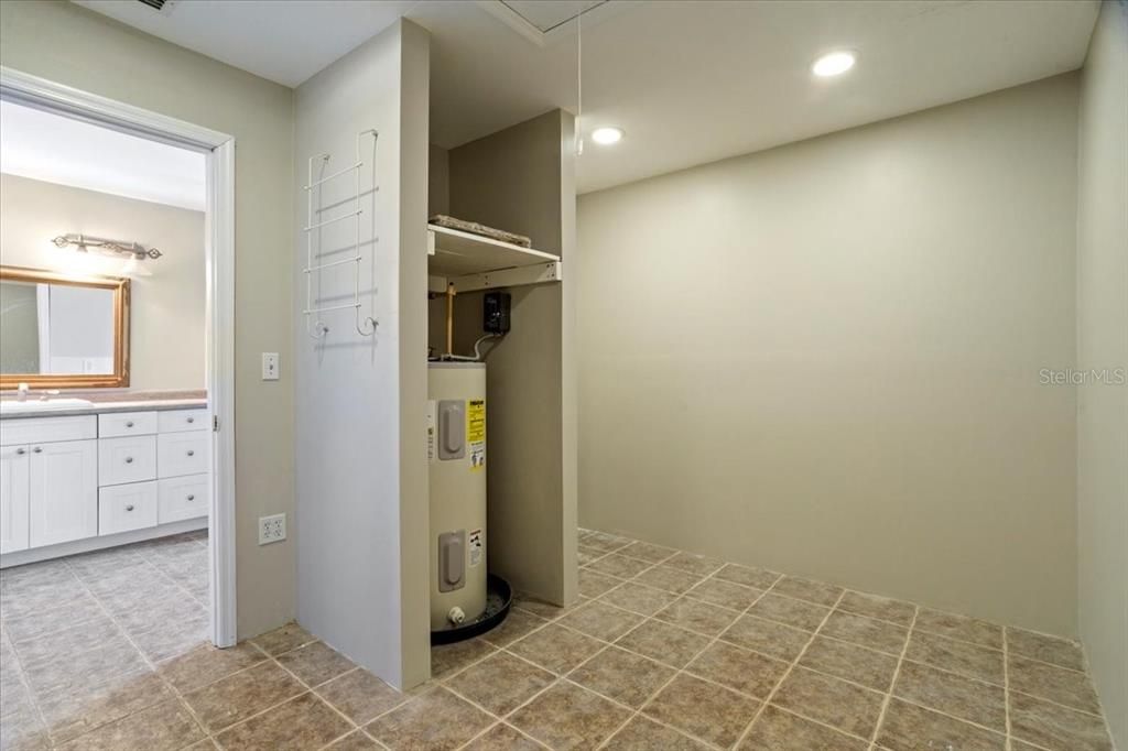 For Rent: $3,200 (5 beds, 3 baths, 3006 Square Feet)