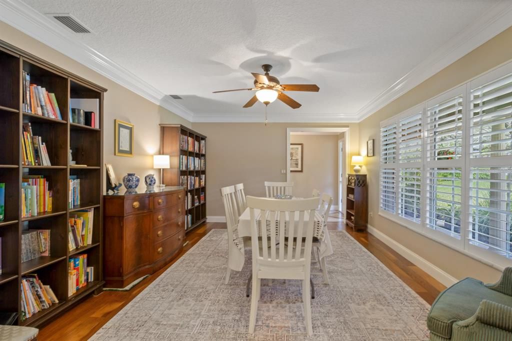 合同活跃: $700,000 (4 贝兹, 2 浴室, 2227 平方英尺)