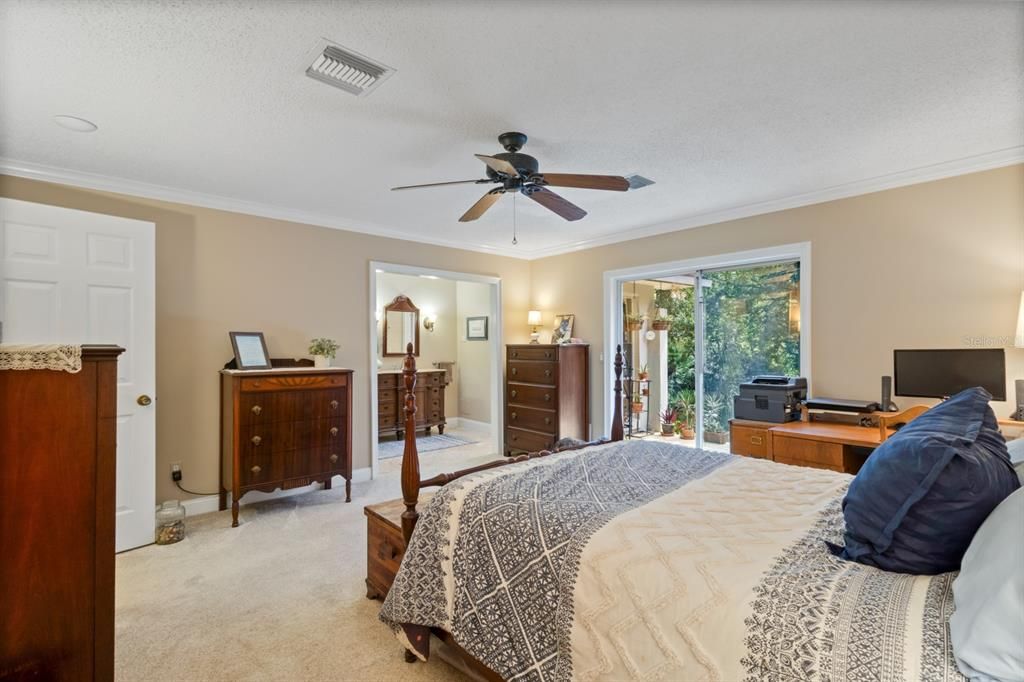 合同活跃: $700,000 (4 贝兹, 2 浴室, 2227 平方英尺)