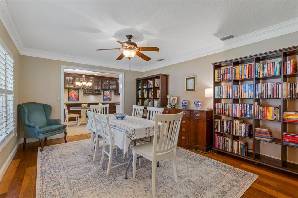 合同活跃: $700,000 (4 贝兹, 2 浴室, 2227 平方英尺)