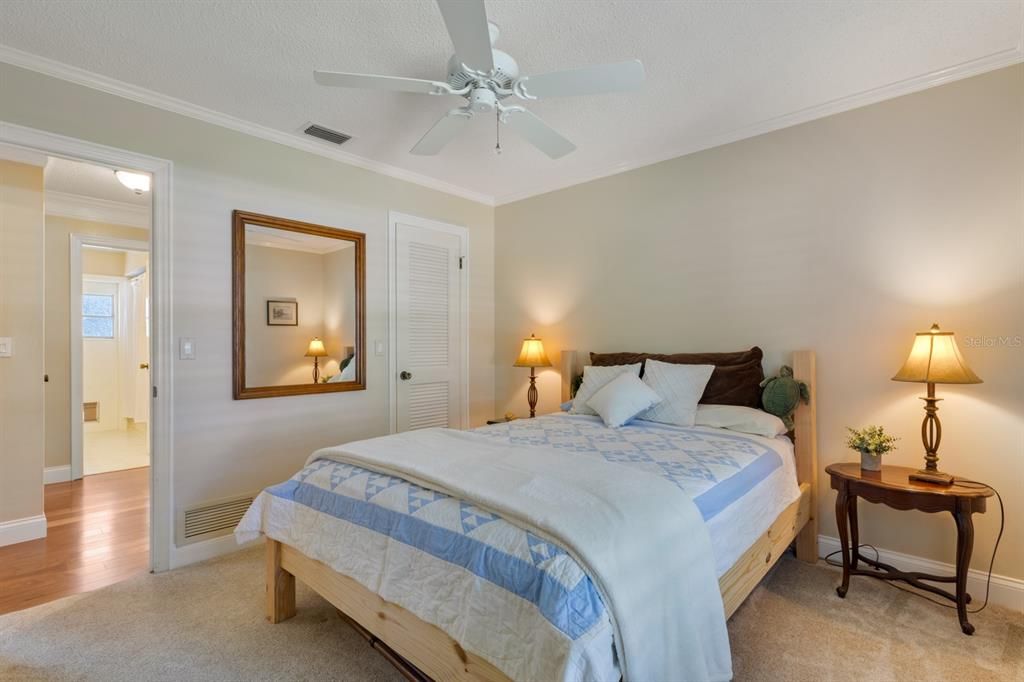 合同活跃: $700,000 (4 贝兹, 2 浴室, 2227 平方英尺)