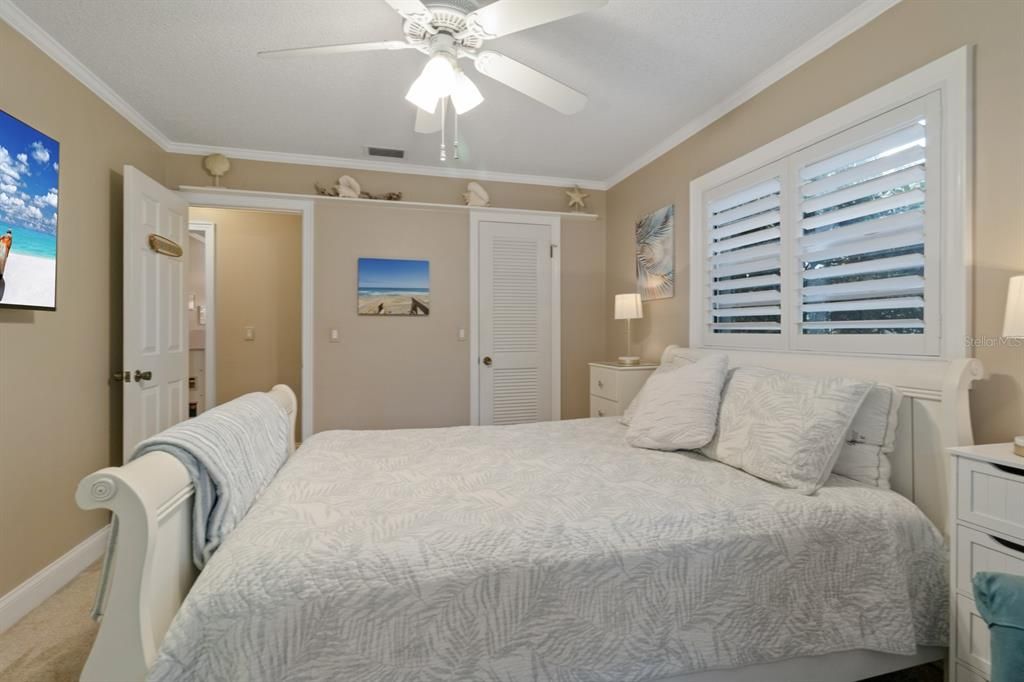 合同活跃: $700,000 (4 贝兹, 2 浴室, 2227 平方英尺)