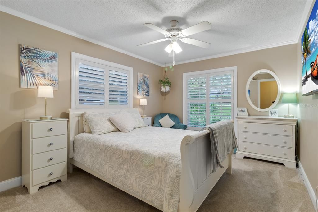 合同活跃: $700,000 (4 贝兹, 2 浴室, 2227 平方英尺)