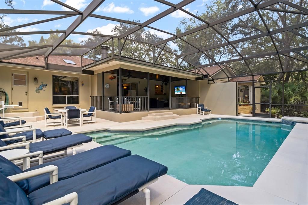 合同活跃: $700,000 (4 贝兹, 2 浴室, 2227 平方英尺)