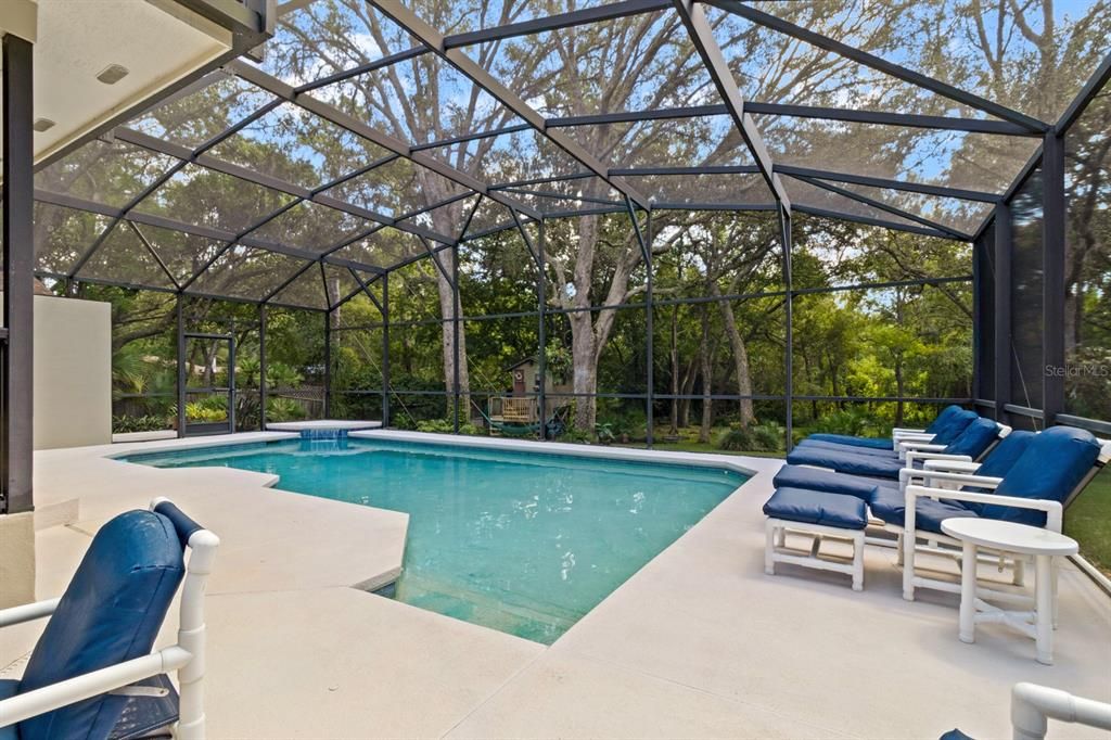 合同活跃: $700,000 (4 贝兹, 2 浴室, 2227 平方英尺)