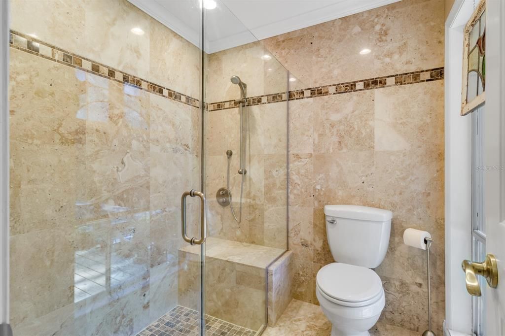 合同活跃: $700,000 (4 贝兹, 2 浴室, 2227 平方英尺)