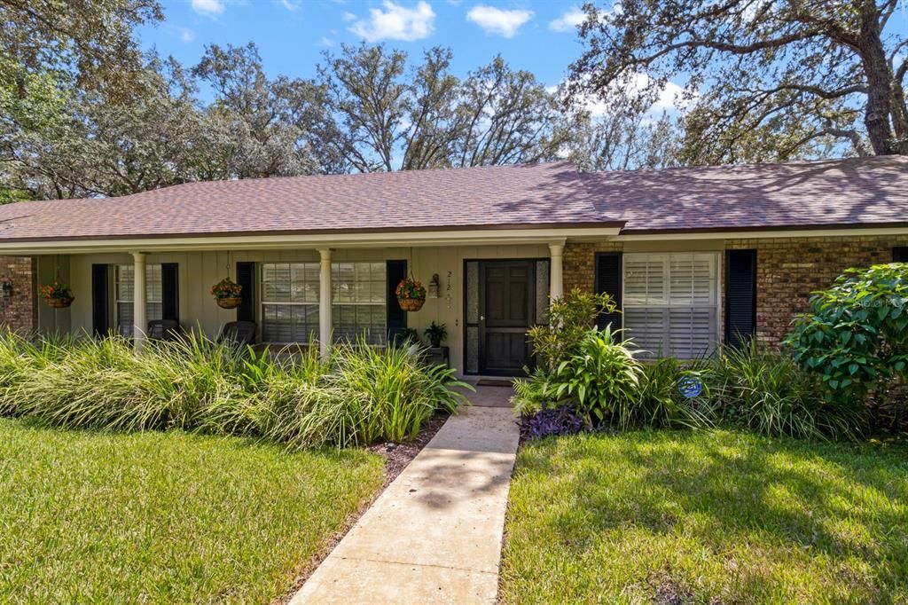 合同活跃: $700,000 (4 贝兹, 2 浴室, 2227 平方英尺)