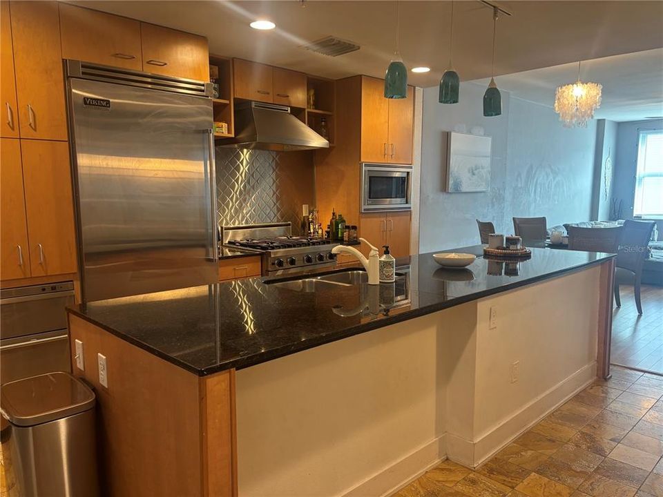 На продажу: $399,900 (2 спален, 1 ванн, 1050 Квадратных фут)