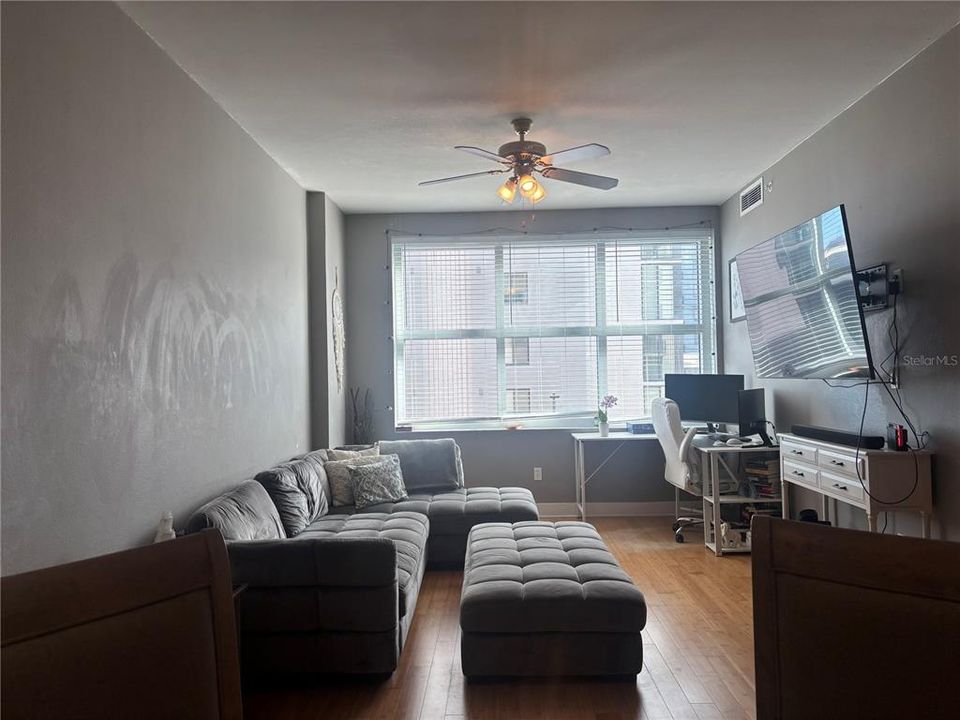 На продажу: $399,900 (2 спален, 1 ванн, 1050 Квадратных фут)