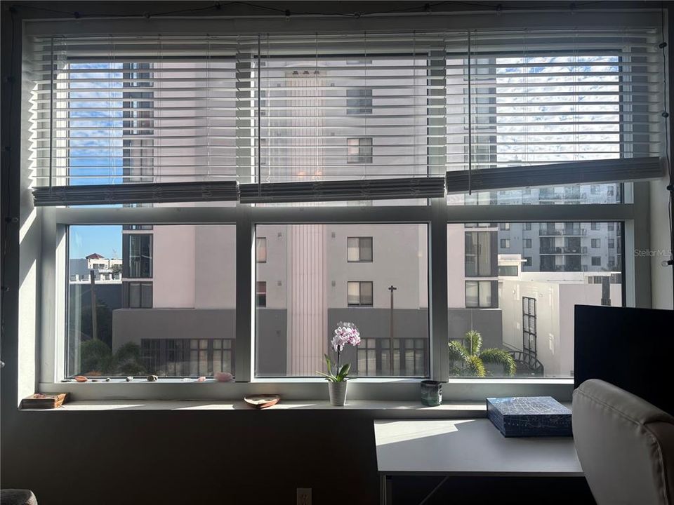 На продажу: $399,900 (2 спален, 1 ванн, 1050 Квадратных фут)