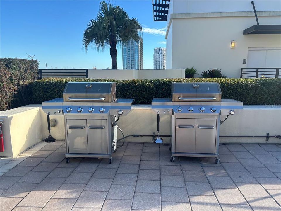 На продажу: $399,900 (2 спален, 1 ванн, 1050 Квадратных фут)