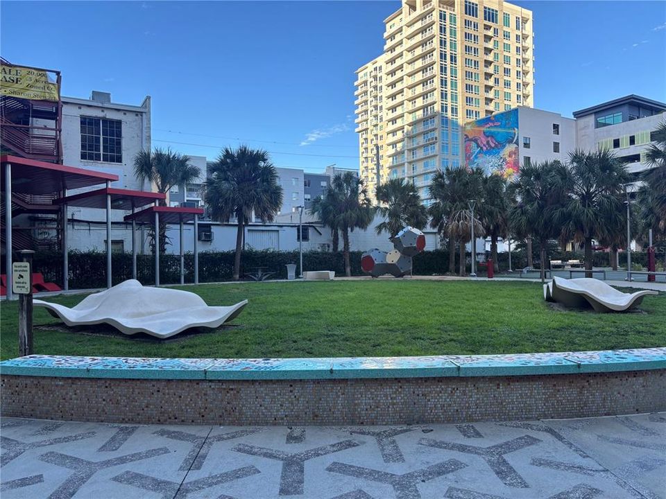 На продажу: $399,900 (2 спален, 1 ванн, 1050 Квадратных фут)