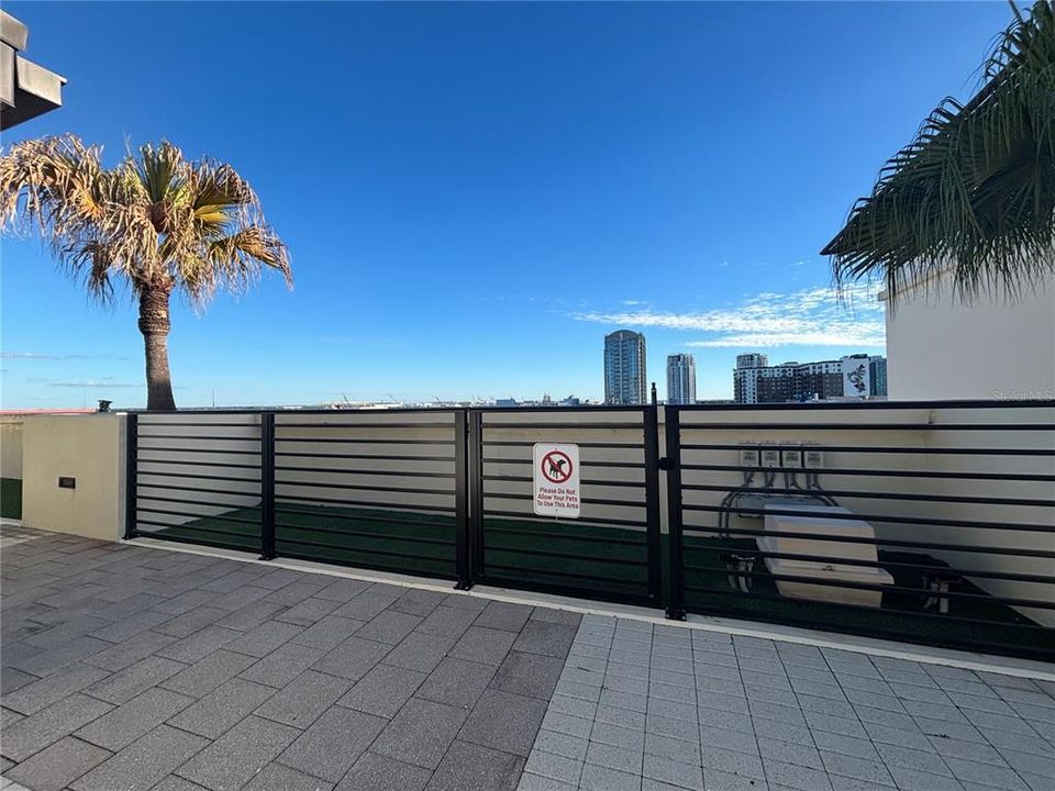 На продажу: $399,900 (2 спален, 1 ванн, 1050 Квадратных фут)