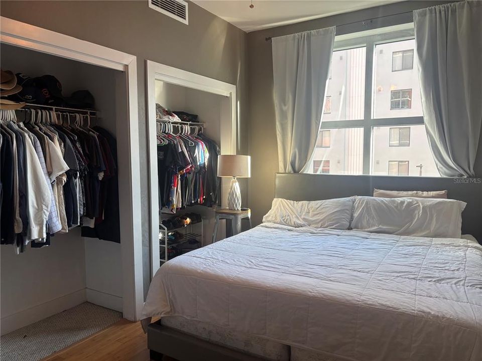 На продажу: $399,900 (2 спален, 1 ванн, 1050 Квадратных фут)