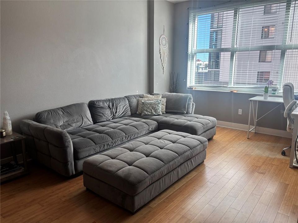 На продажу: $399,900 (2 спален, 1 ванн, 1050 Квадратных фут)