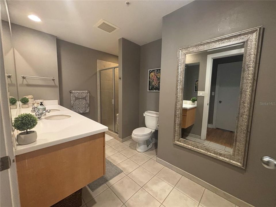 На продажу: $399,900 (2 спален, 1 ванн, 1050 Квадратных фут)