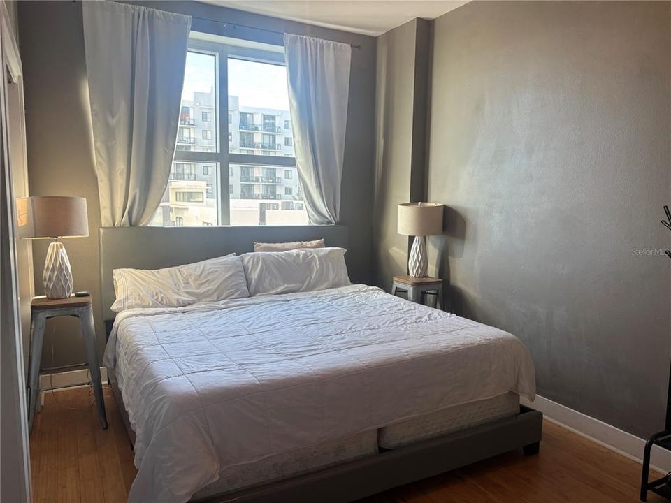 На продажу: $399,900 (2 спален, 1 ванн, 1050 Квадратных фут)