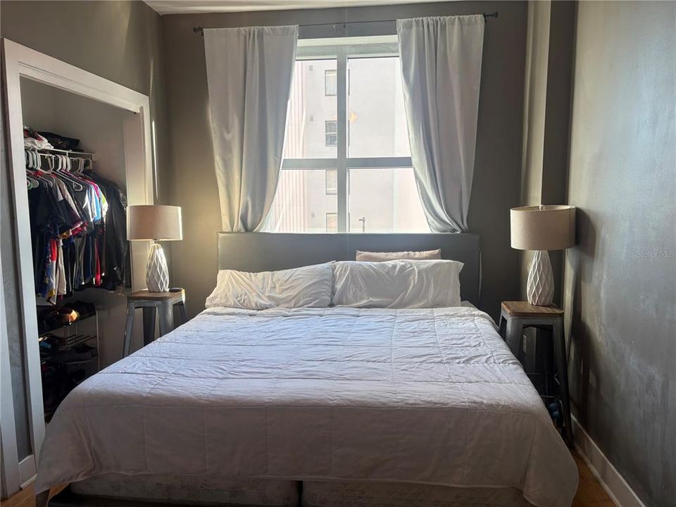 На продажу: $399,900 (2 спален, 1 ванн, 1050 Квадратных фут)