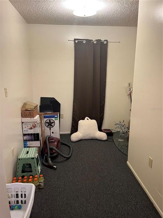 На продажу: $285,000 (4 спален, 0 ванн, 1828 Квадратных фут)