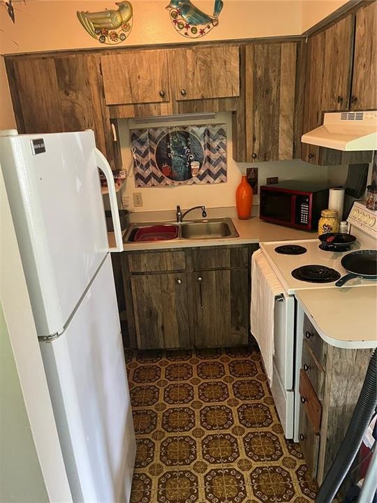 На продажу: $285,000 (4 спален, 0 ванн, 1828 Квадратных фут)