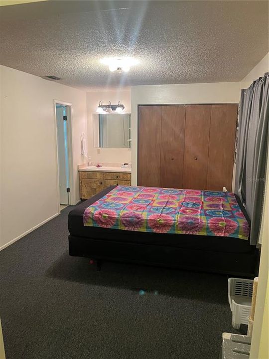 На продажу: $285,000 (4 спален, 0 ванн, 1828 Квадратных фут)