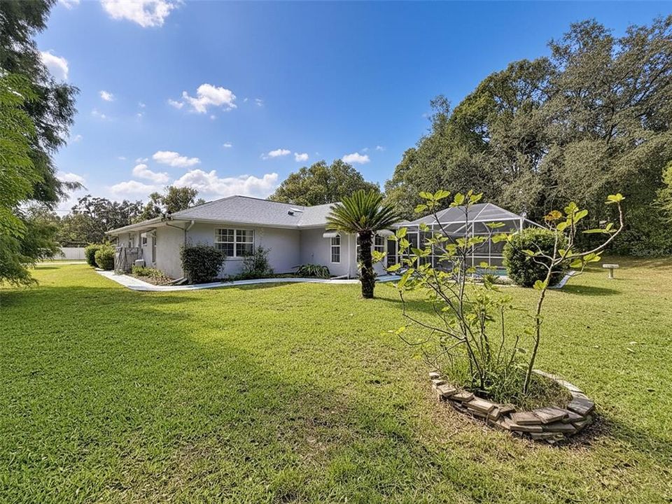 合同活跃: $350,000 (3 贝兹, 2 浴室, 1824 平方英尺)