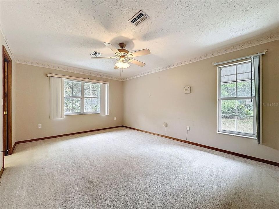 合同活跃: $350,000 (3 贝兹, 2 浴室, 1824 平方英尺)