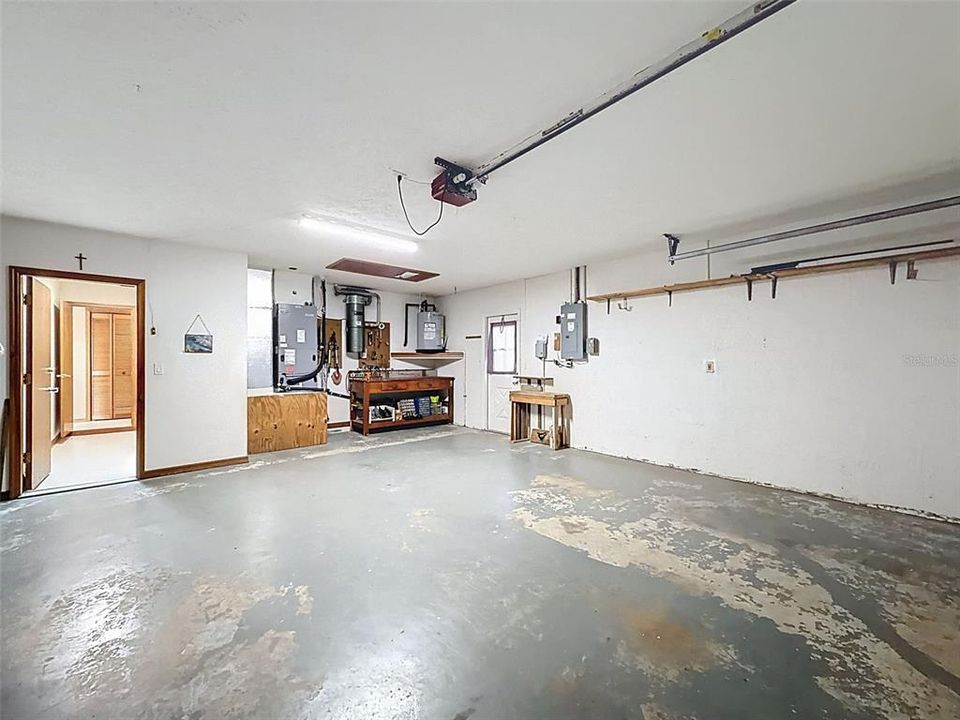 合同活跃: $350,000 (3 贝兹, 2 浴室, 1824 平方英尺)