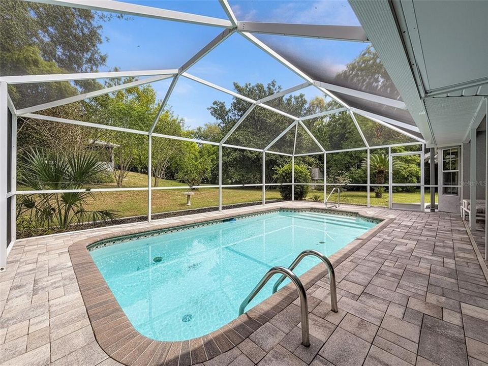 合同活跃: $350,000 (3 贝兹, 2 浴室, 1824 平方英尺)