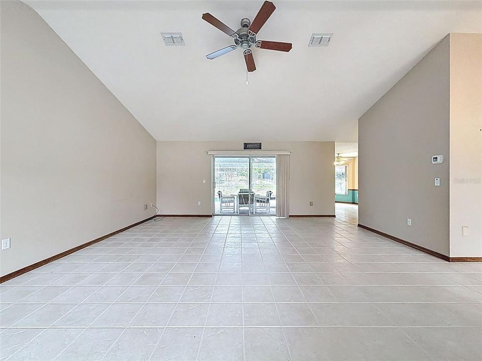 合同活跃: $350,000 (3 贝兹, 2 浴室, 1824 平方英尺)